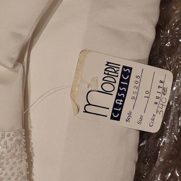 Satin sheer back collar back waist covered buttons train bridal gown - Picture 8 of 11